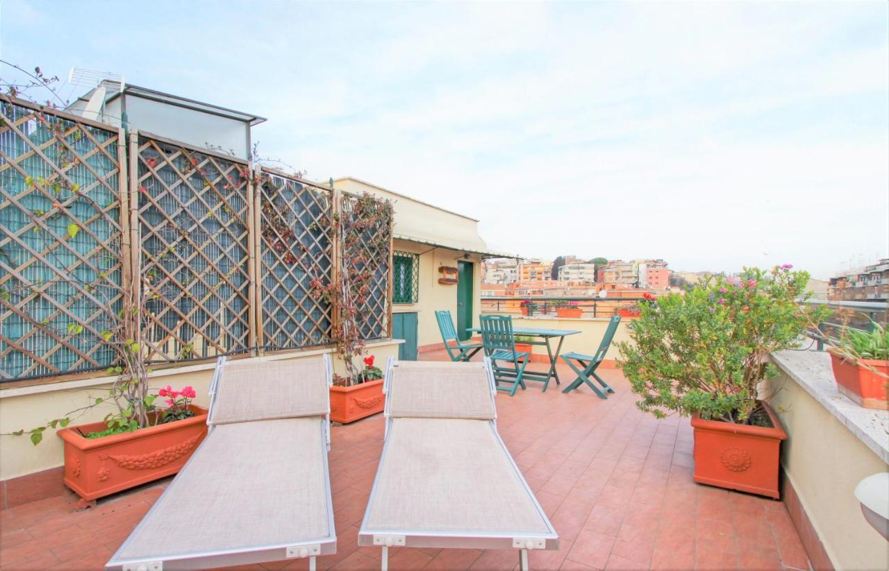In The Clouds Over Trastevere, Penthouse Apartamento